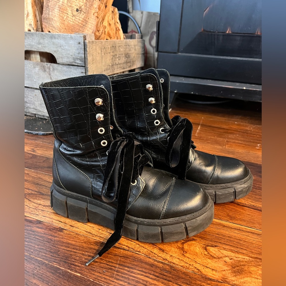 ALOHAS CanCan Leather Croco Boots